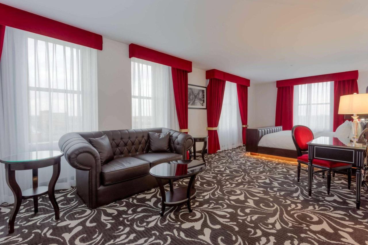 Hotel Retlaw, Trademark Collection By Wyndham Fond du Lac Bagian luar foto