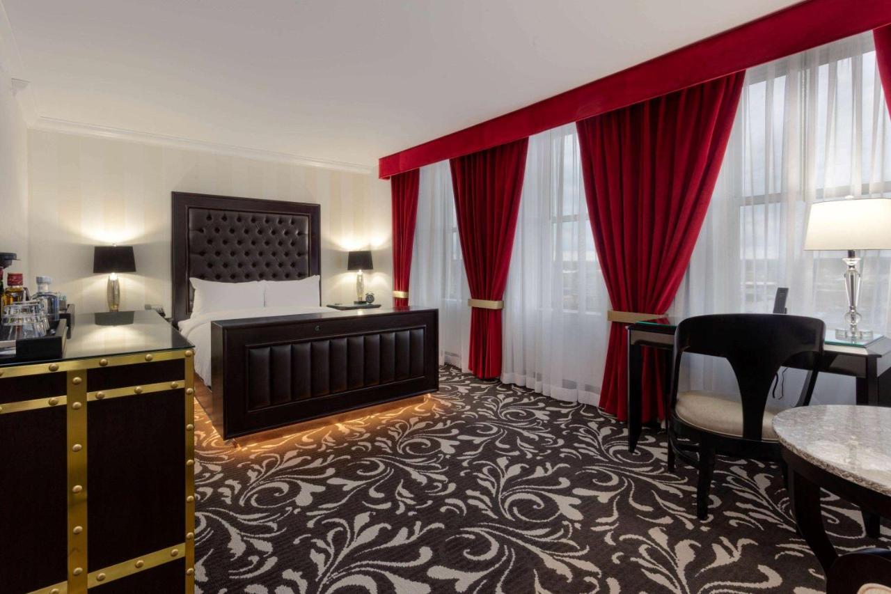 Hotel Retlaw, Trademark Collection By Wyndham Fond du Lac Bagian luar foto