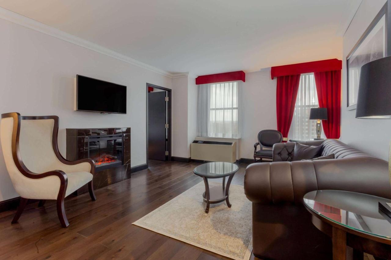 Hotel Retlaw, Trademark Collection By Wyndham Fond du Lac Bagian luar foto